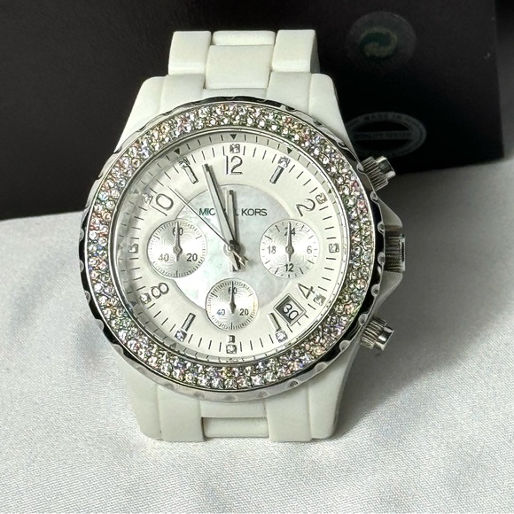 Micheal Kors Jet Set White Sports Watch w/ Box - Picture 6 of 16